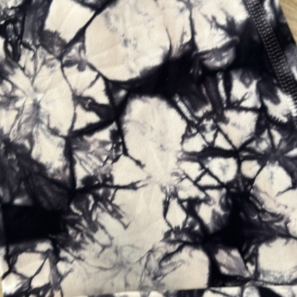 Lululemon leggings size 8 - Picture 5 of 7